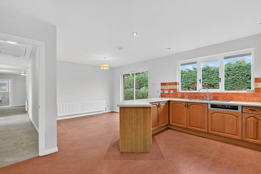 28 Knightsbridge Manor