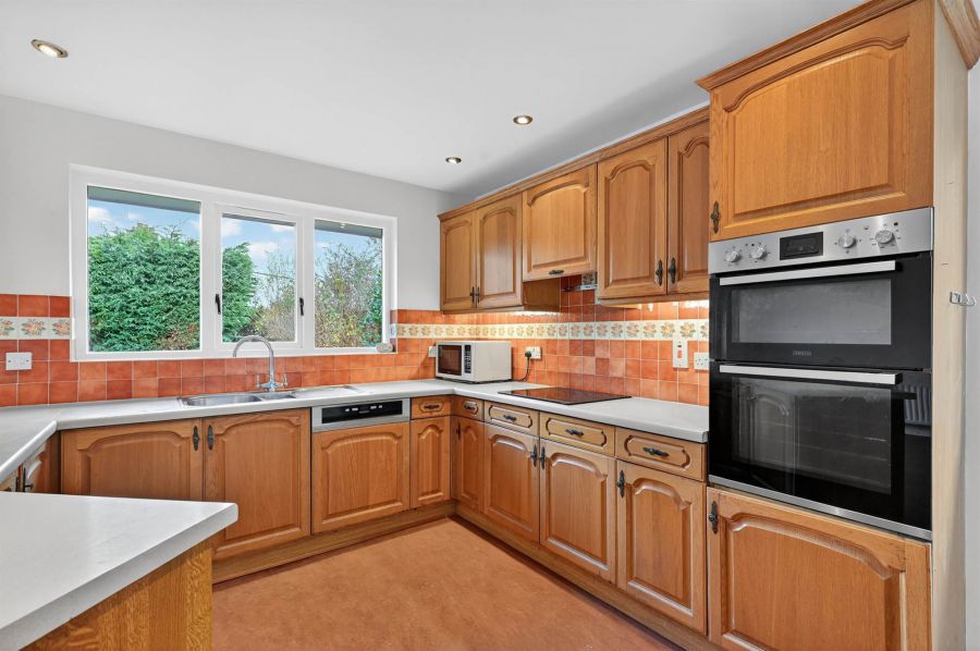 28 Knightsbridge Manor