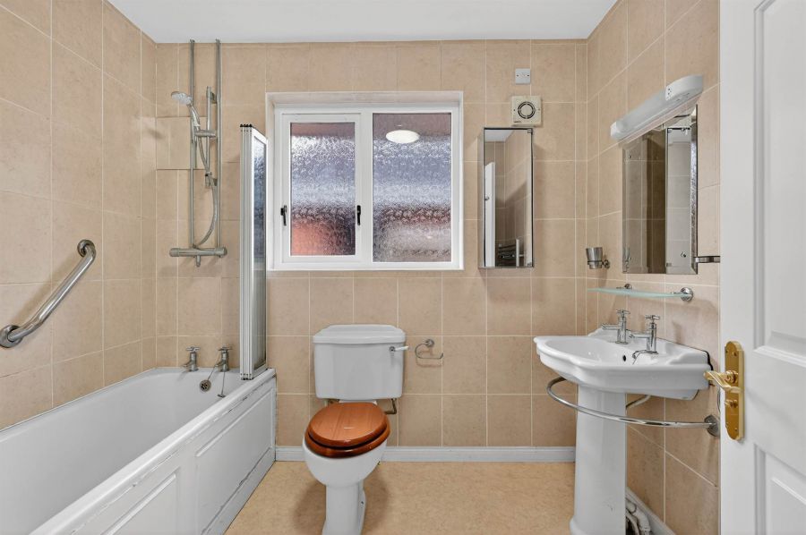 28 Knightsbridge Manor