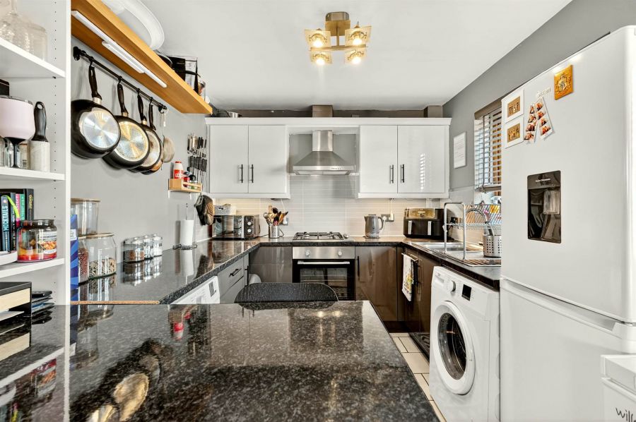 Apt 2, 21 Annadale Green