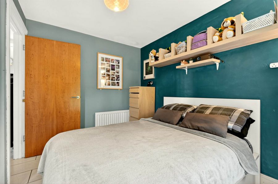 Apt 2, 21 Annadale Green