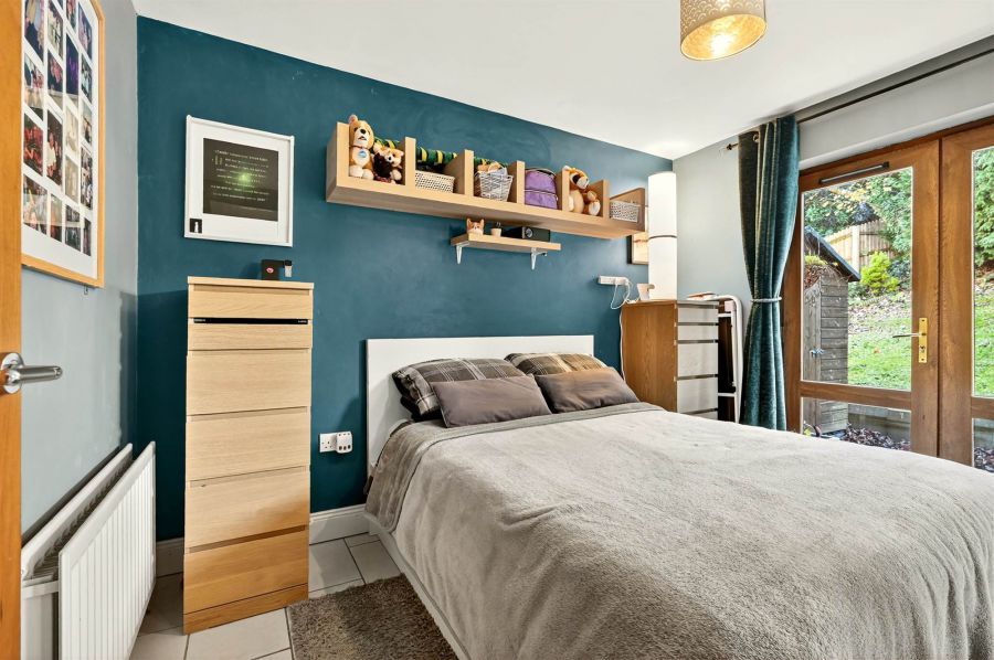 Apt 2, 21 Annadale Green