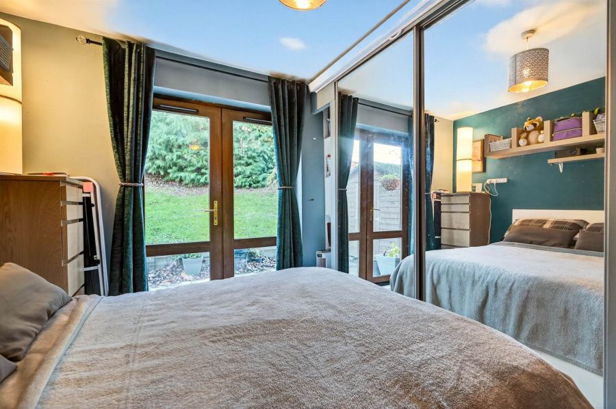 Apt 2, 21 Annadale Green