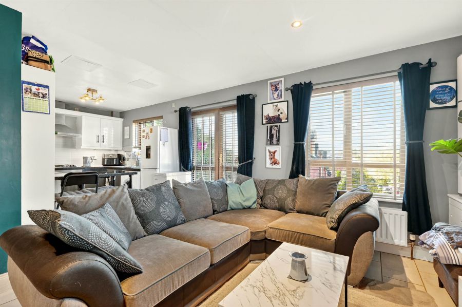 Apt 2, 21 Annadale Green