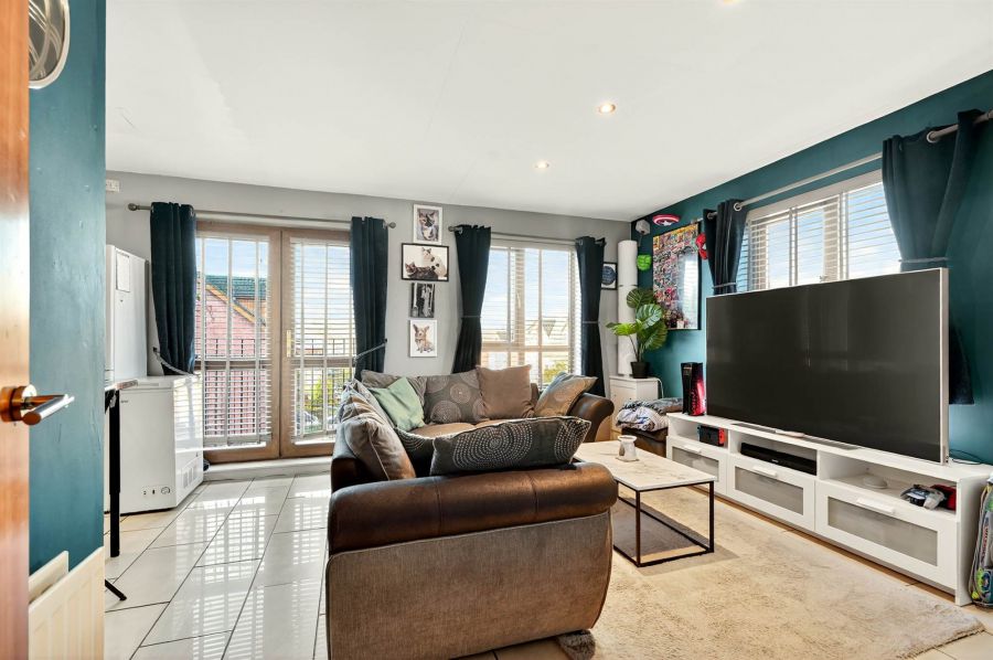 Apt 2, 21 Annadale Green