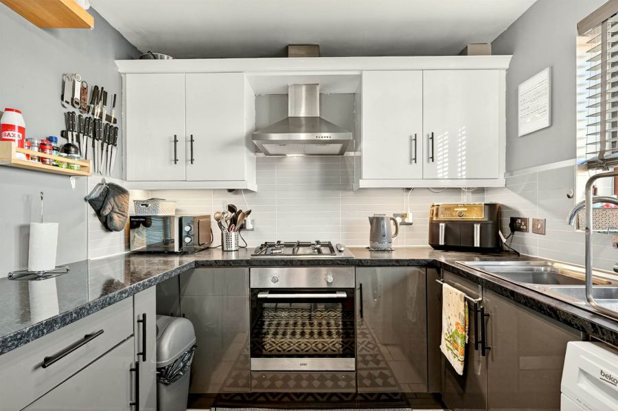 Apt 2, 21 Annadale Green