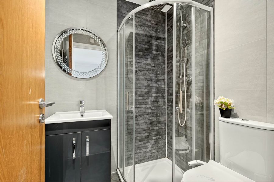 Apt 99 Victoria Place