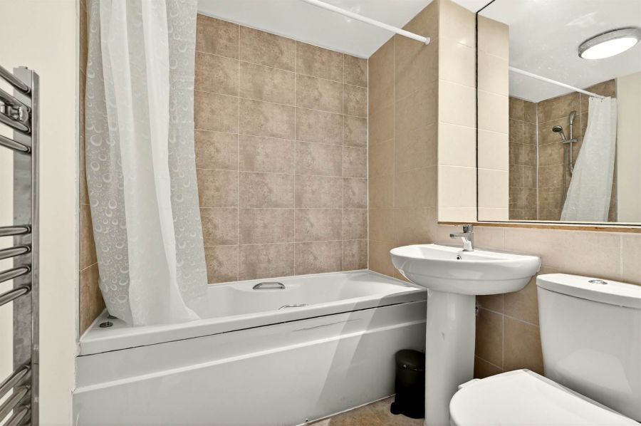 Apt 99 Victoria Place