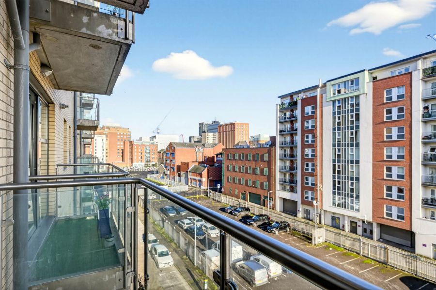 Apt 99 Victoria Place