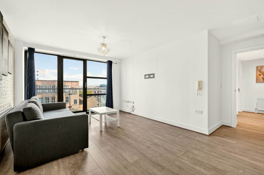 Apt 99 Victoria Place