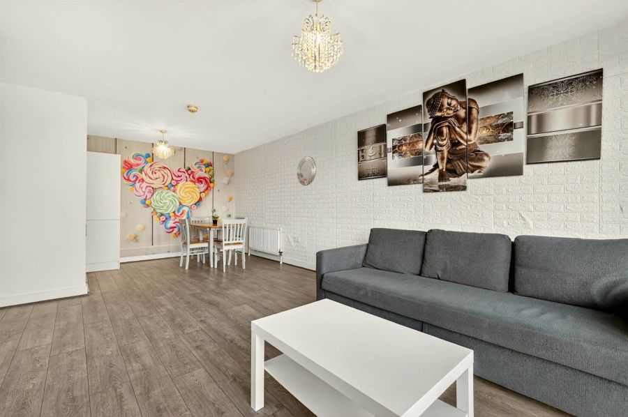 Apt 99 Victoria Place