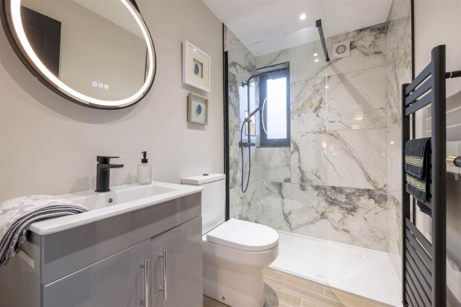 23 Queensfort Park South