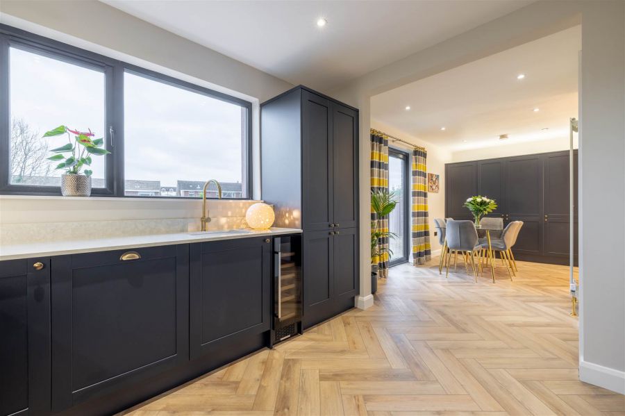 23 Queensfort Park South