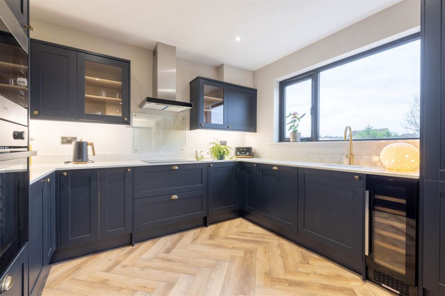 23 Queensfort Park South