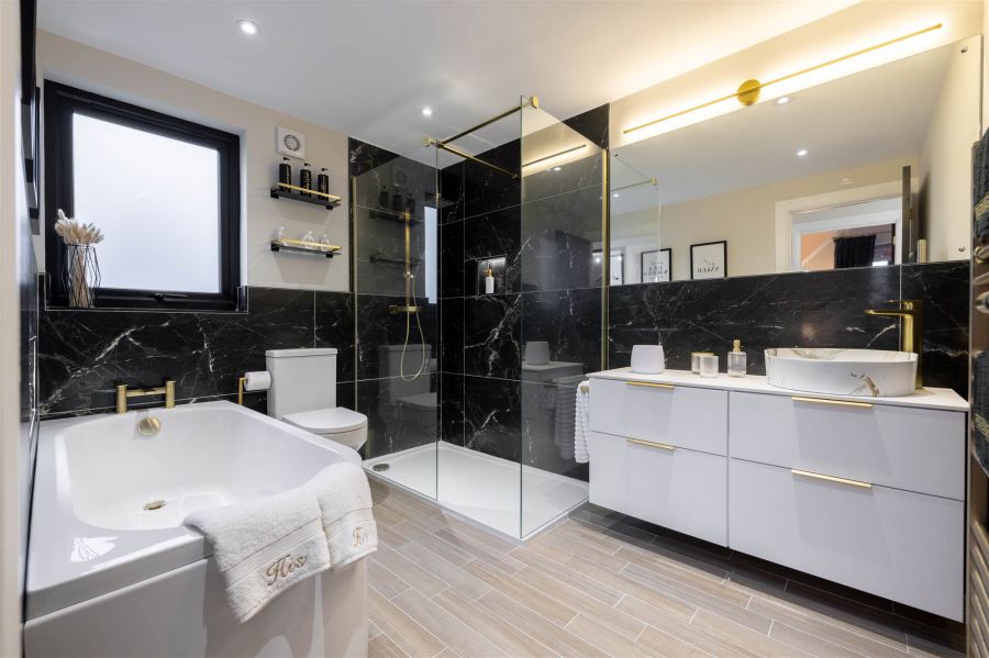 23 Queensfort Park South