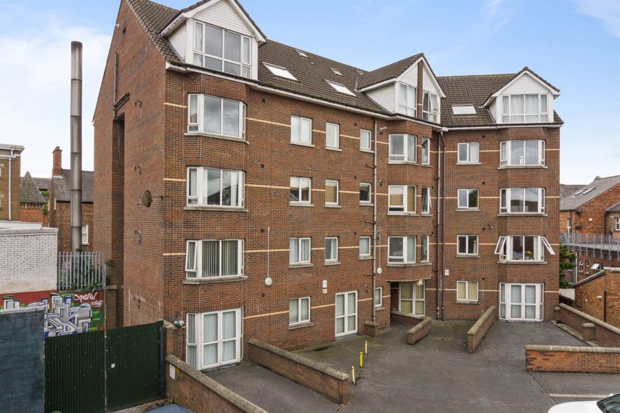 Apt 32 University Court