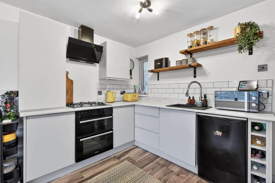 Apt 32 University Court