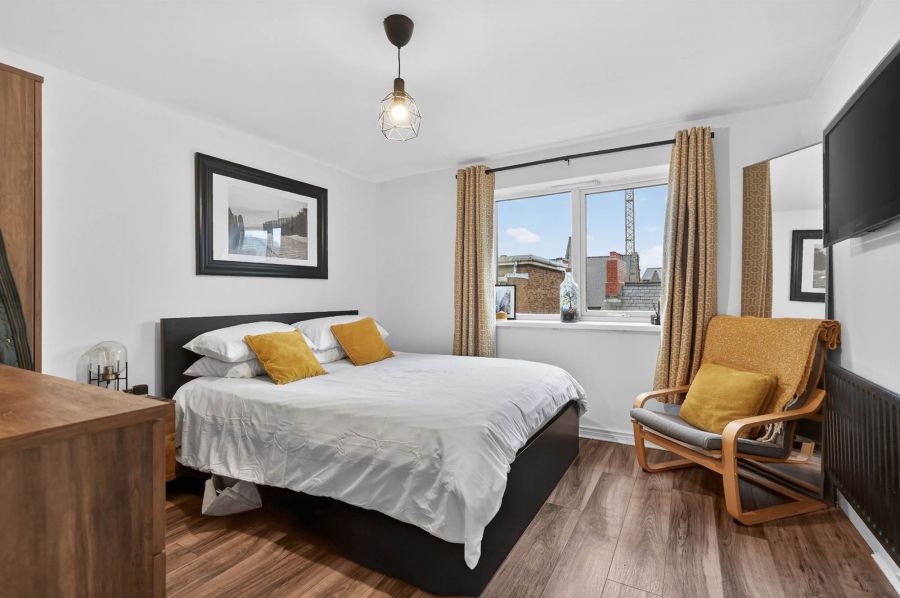 Apt 32 University Court