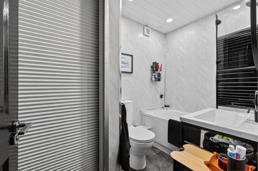 Apt 32 University Court