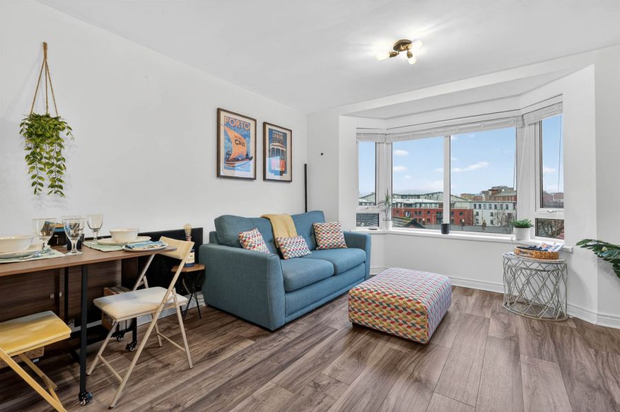 Apt 32 University Court