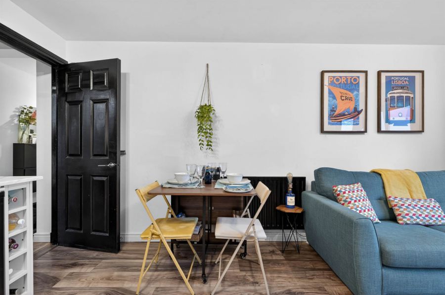 Apt 32 University Court