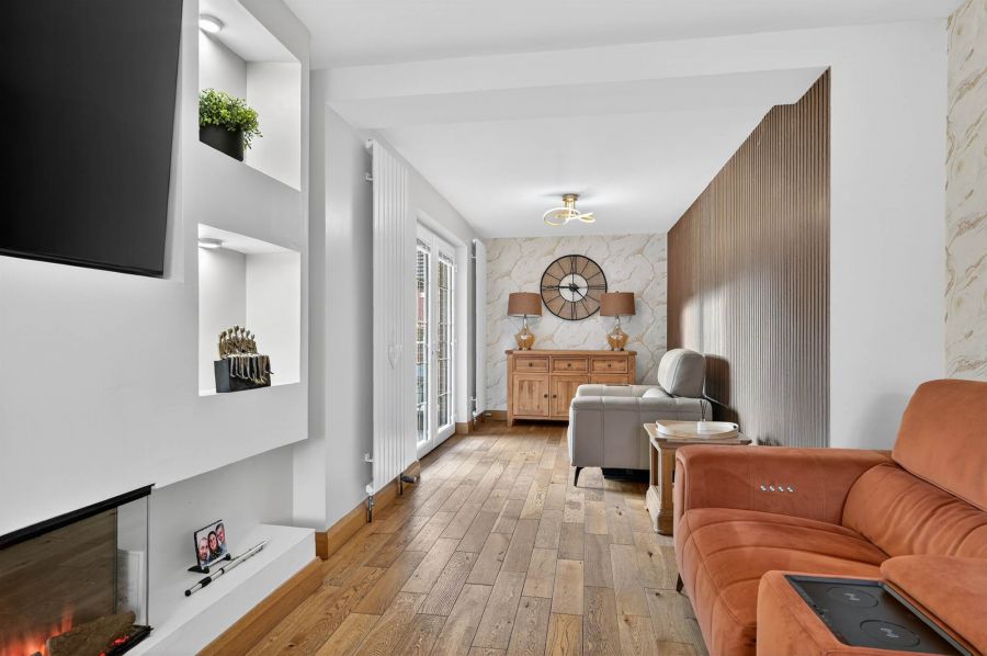 8 Barrington Gardens