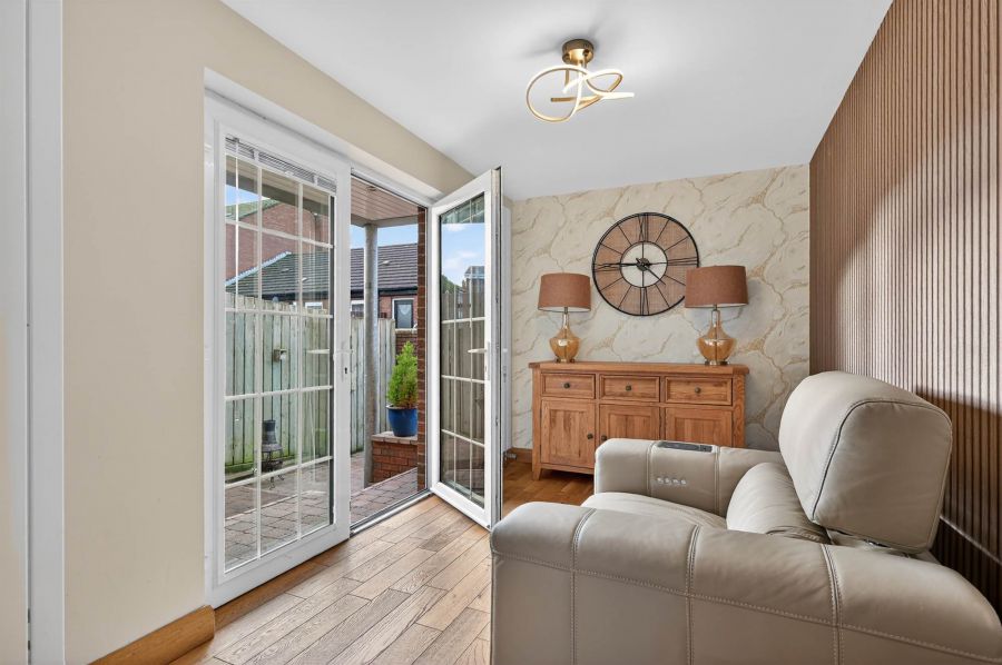 8 Barrington Gardens