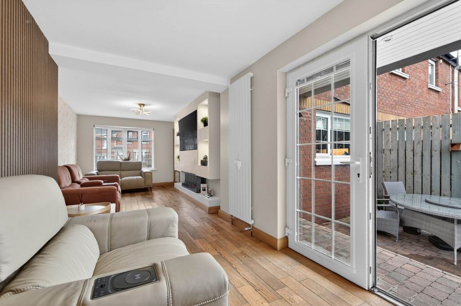 8 Barrington Gardens