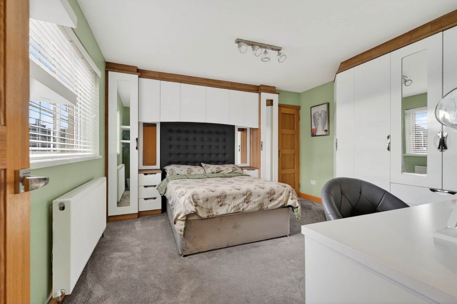 8 Barrington Gardens