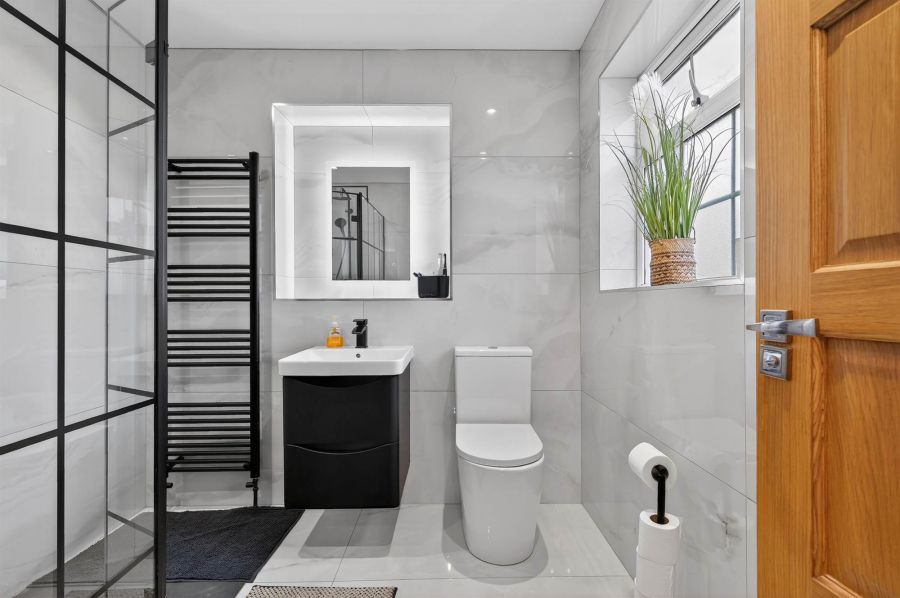 8 Barrington Gardens