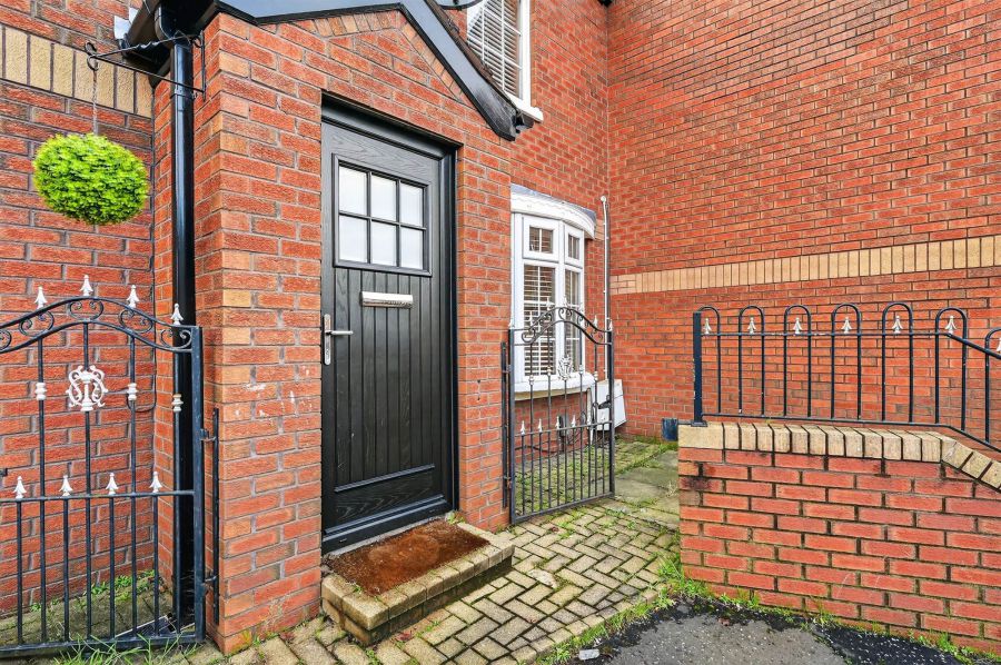 8 Barrington Gardens