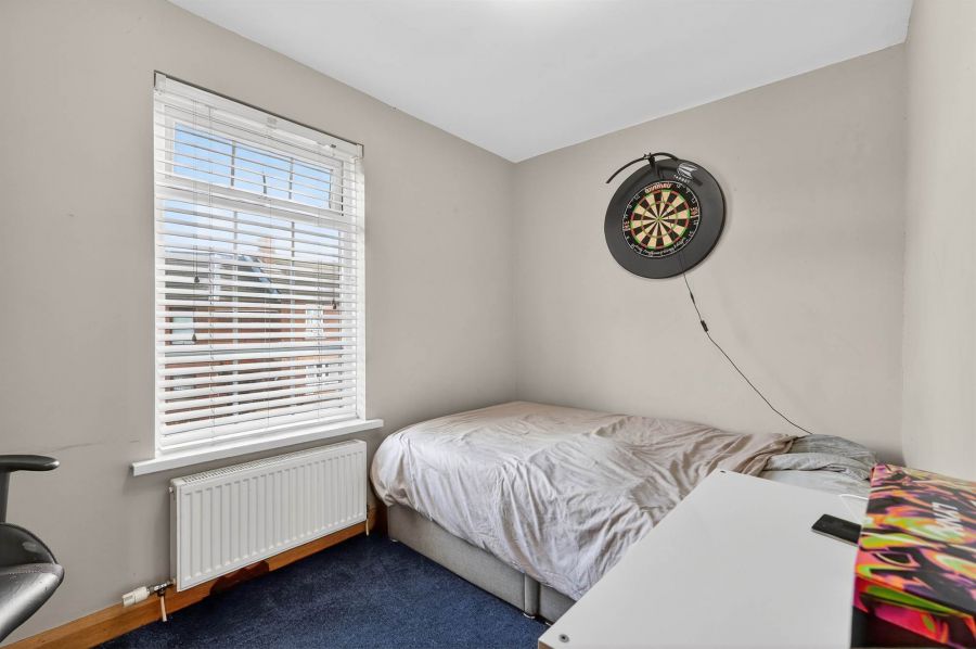 8 Barrington Gardens