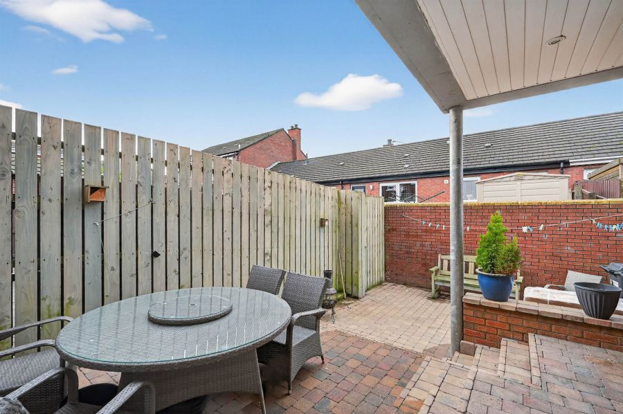 8 Barrington Gardens