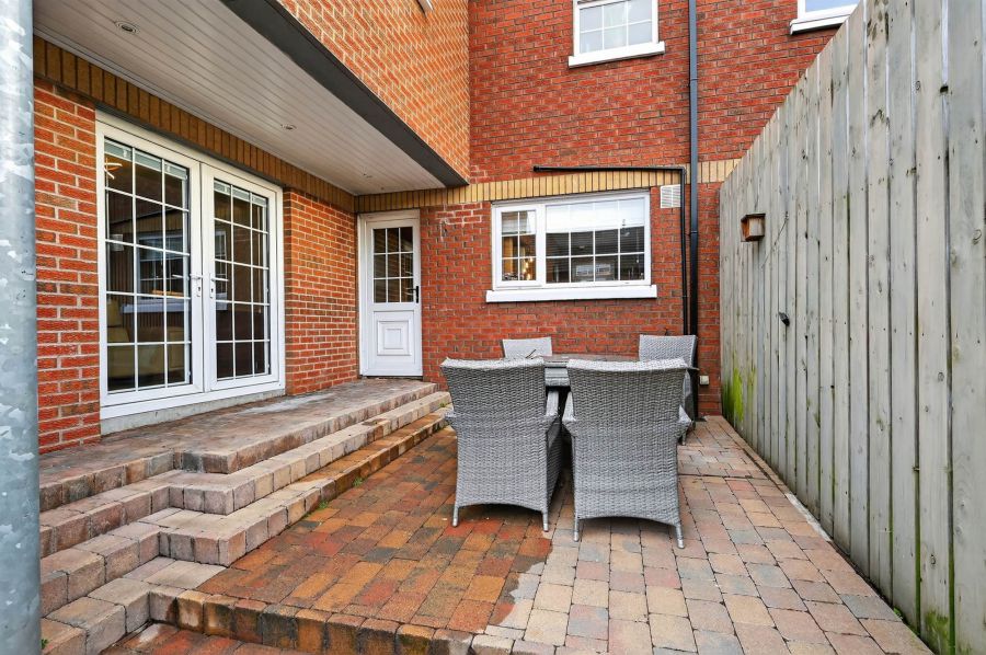 8 Barrington Gardens