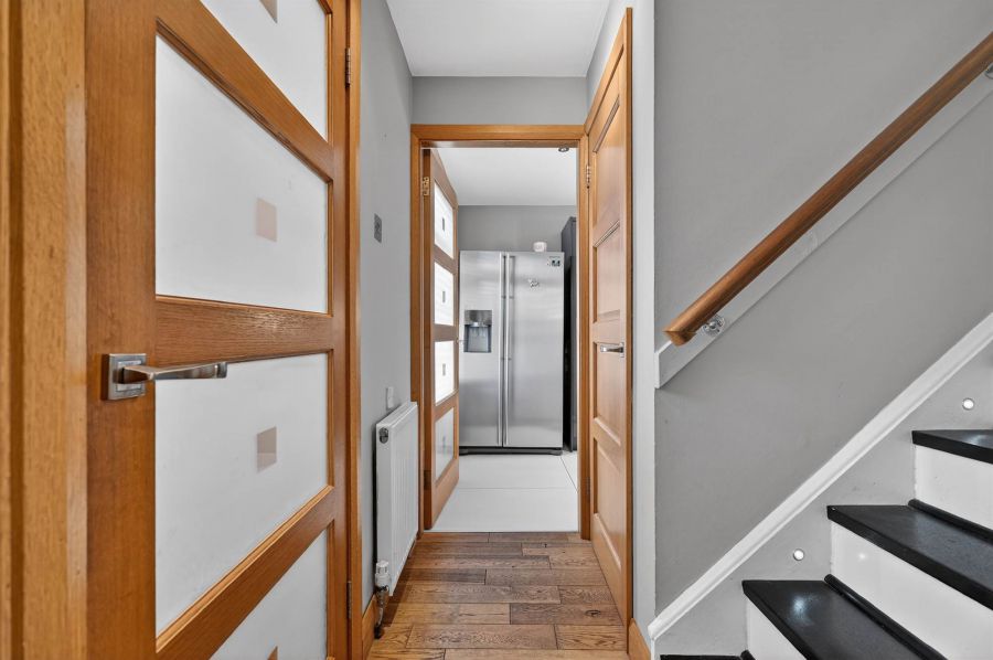 8 Barrington Gardens