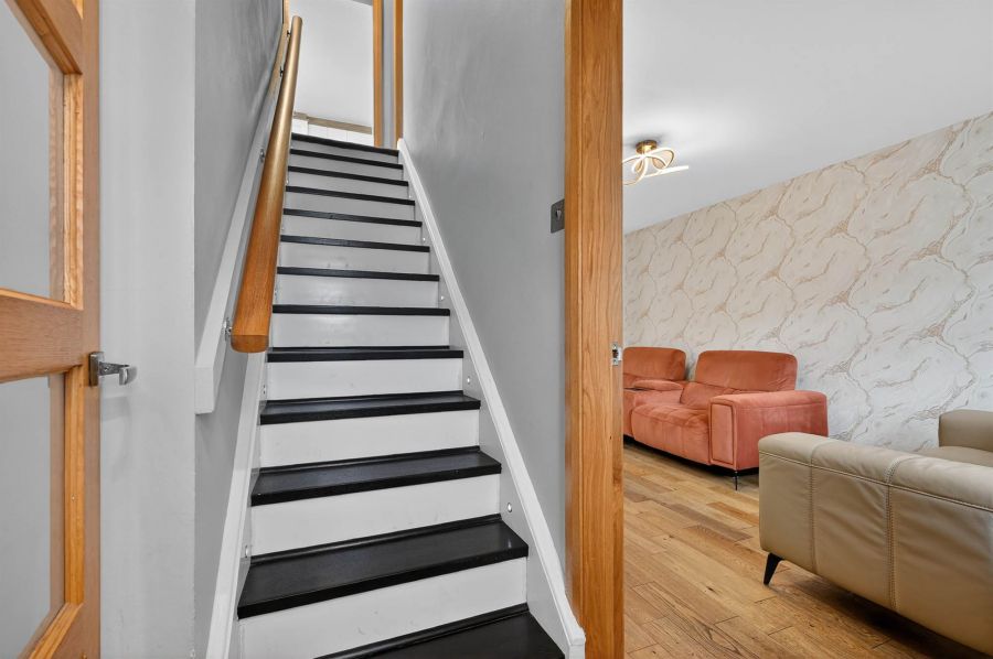 8 Barrington Gardens