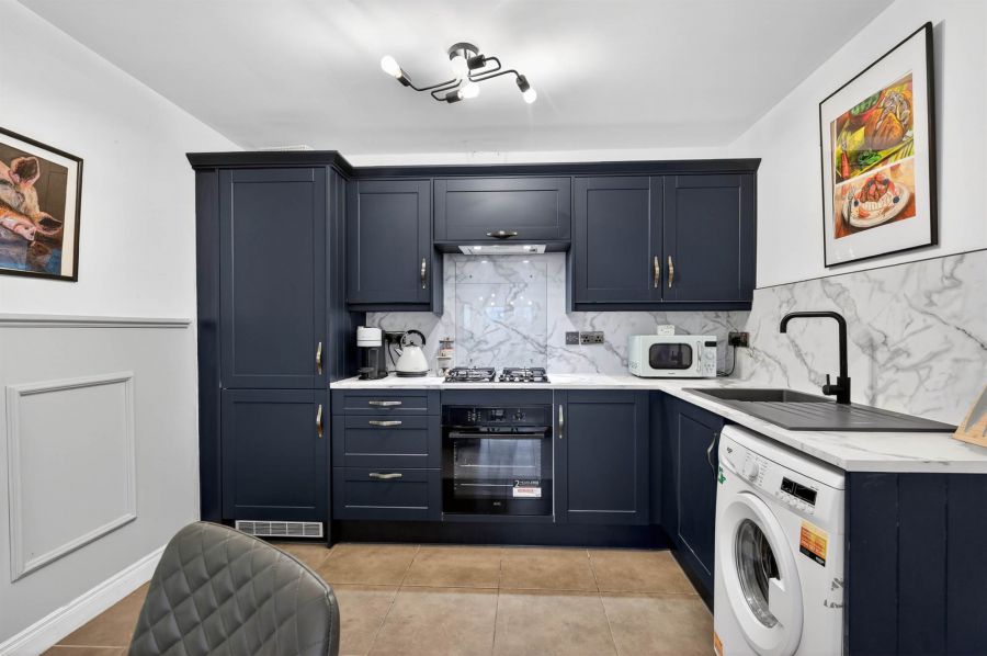 Apt 28 9 Brown Square