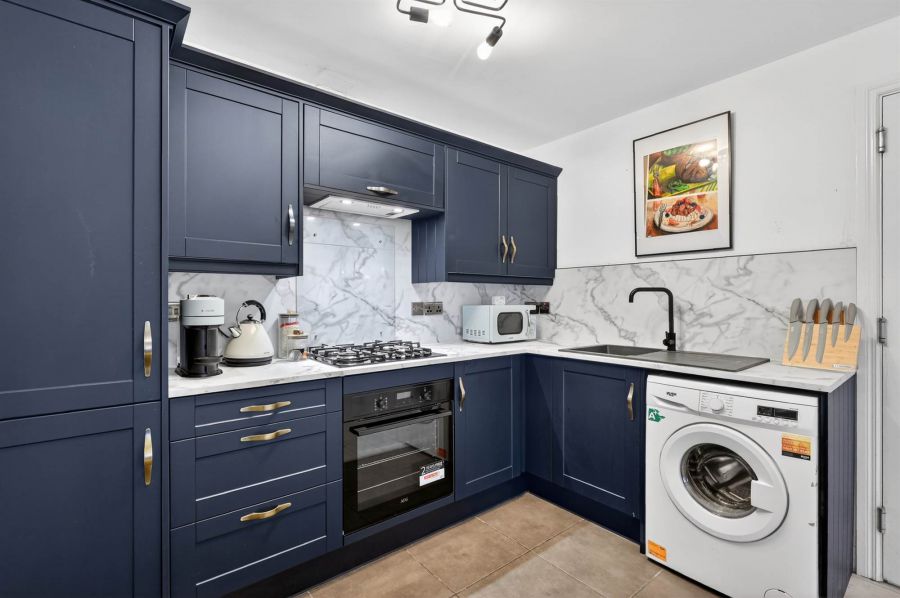 Apt 28 9 Brown Square