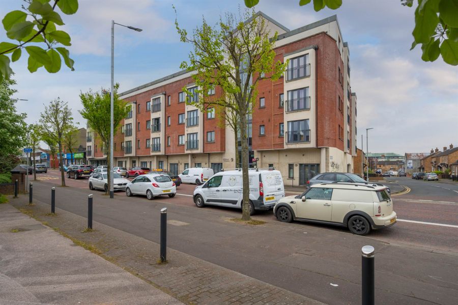 Apt 28 9 Brown Square