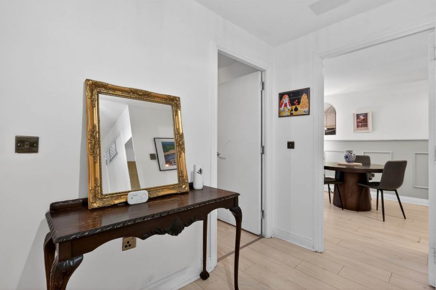 Apt 28 9 Brown Square