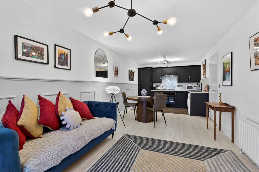 Apt 28 9 Brown Square