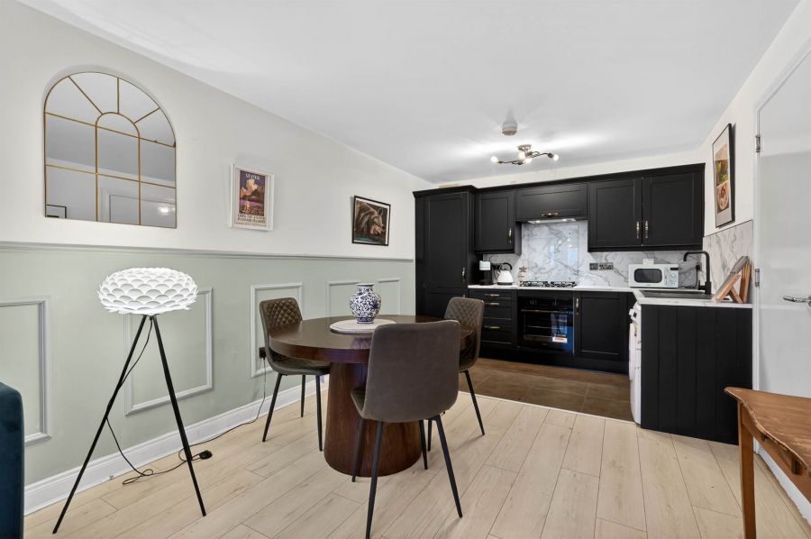 Apt 28 9 Brown Square