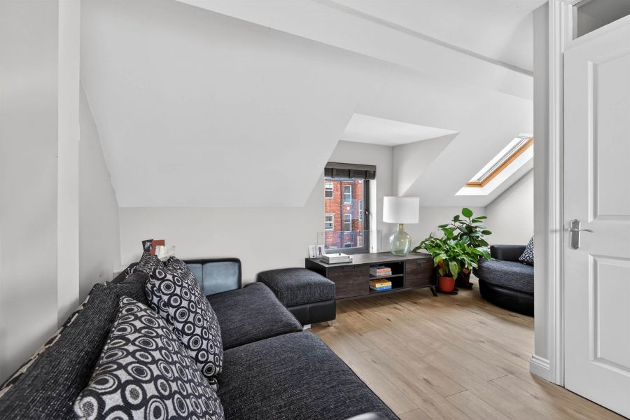 Flat C, 2 Surrey Street