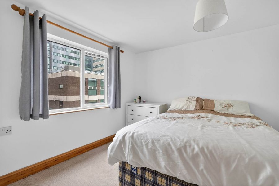 Apt 3 25-27 Dunluce Avenue