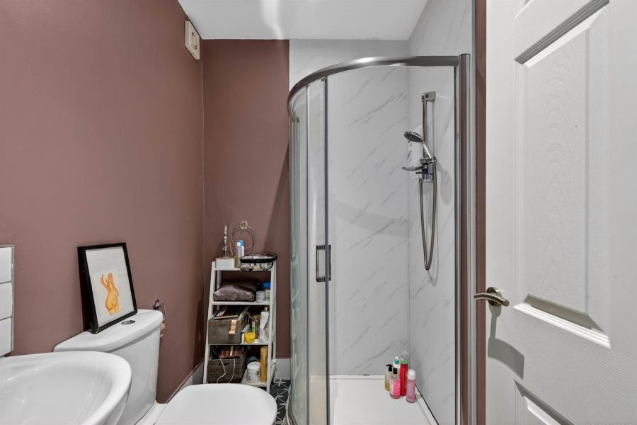 Apt 3 25-27 Dunluce Avenue