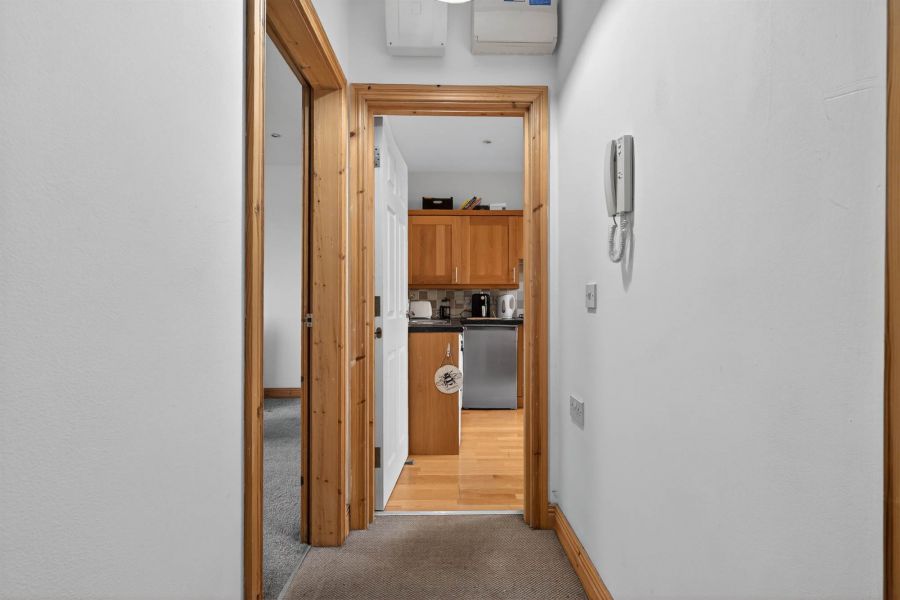 Apt 3 25-27 Dunluce Avenue