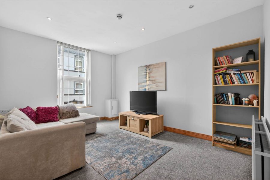 Apt 3 25-27 Dunluce Avenue