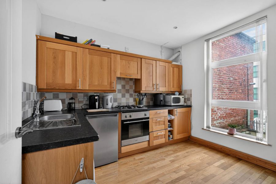 Apt 3 25-27 Dunluce Avenue