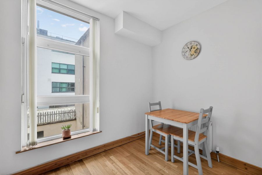 Apt 3 25-27 Dunluce Avenue