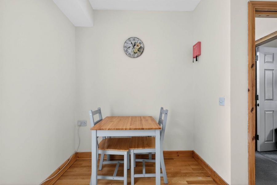 Apt 3 25-27 Dunluce Avenue